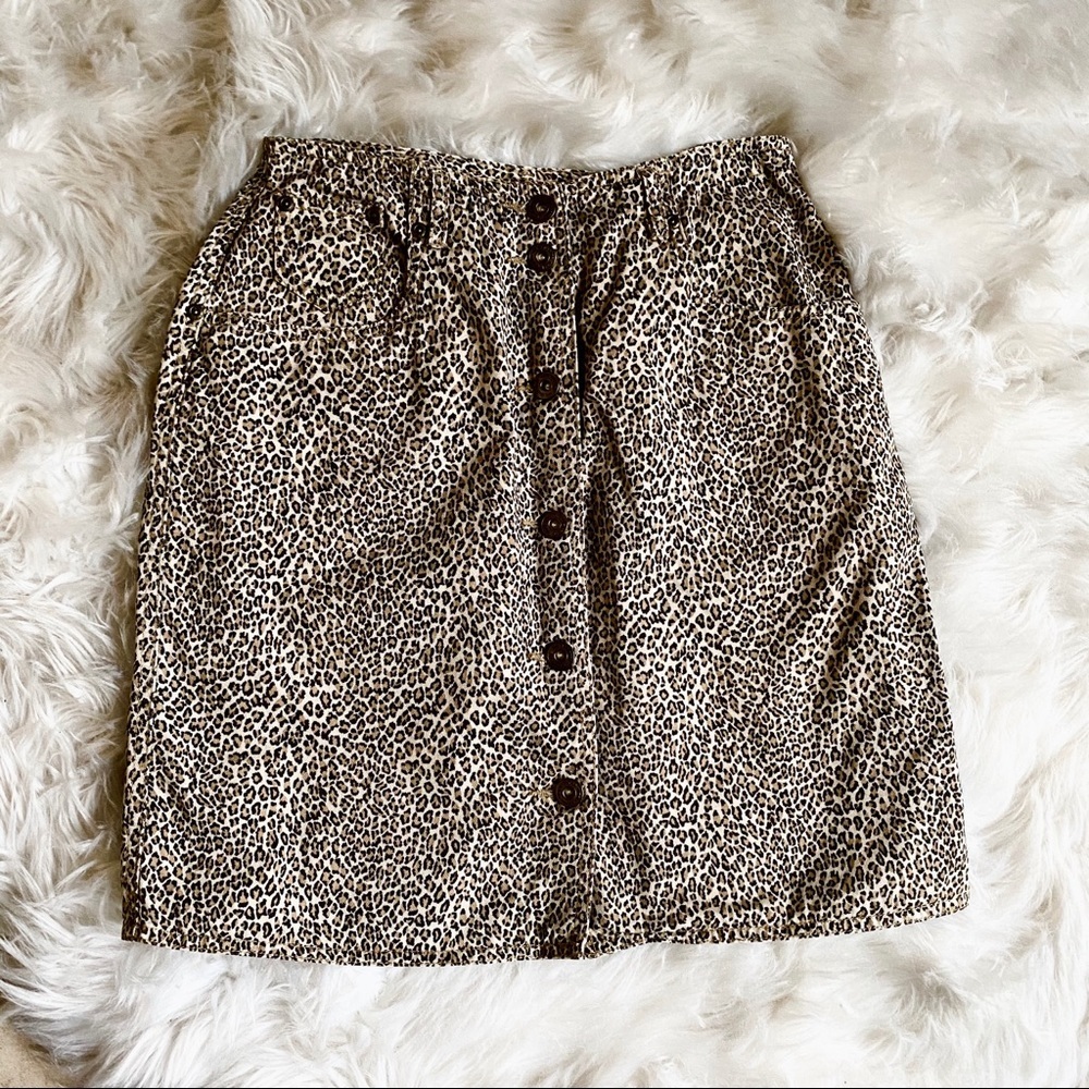 Liz Claiborne | leopard print button front skirt